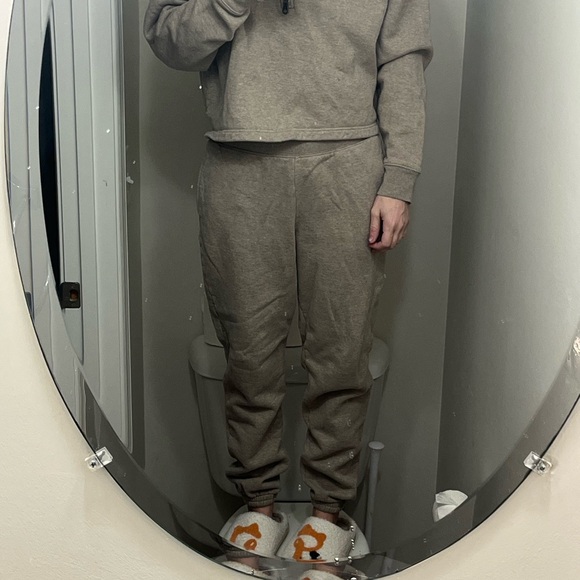 Girlfriend Collective 50/50 Sweatshirt and Pants Set - Picture 6 of 7